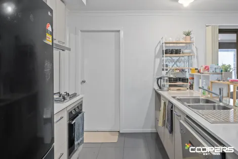 Property photo of 2 Jade Crescent Cobblebank VIC 3338