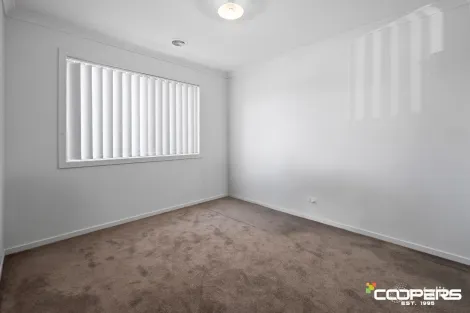 Property photo of 2 Jade Crescent Cobblebank VIC 3338