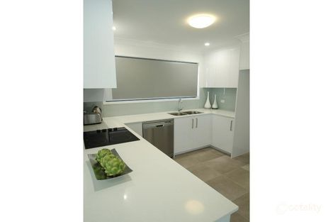Property photo of 22 Careel Close Helensvale QLD 4212