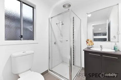 Property photo of 29 Ogle Way Cranbourne North VIC 3977