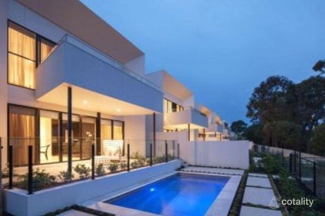 Property photo of 63 Theatre Drive Benowa QLD 4217