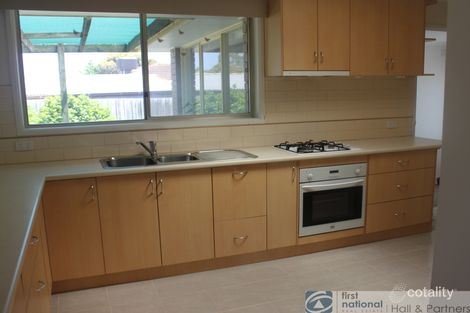 Property photo of 7 Dealbata Avenue Endeavour Hills VIC 3802