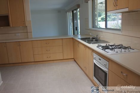 Property photo of 7 Dealbata Avenue Endeavour Hills VIC 3802