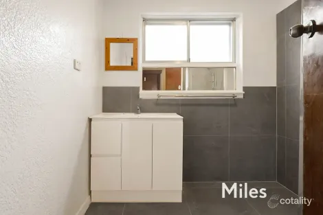 Property photo of 24 Hillside Road Rosanna VIC 3084