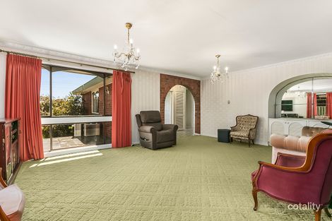 Property photo of 15 Tasman Avenue Strathmore Heights VIC 3041