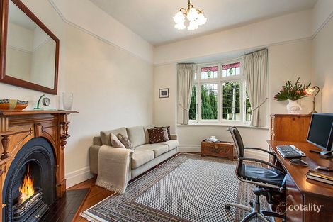 Property photo of 28 Orrong Crescent Caulfield North VIC 3161