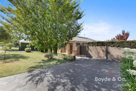 Property photo of 4 Lyndhurst Square Drouin VIC 3818