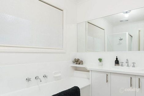 Property photo of 6 Windsor Park Rise Mooroolbark VIC 3138