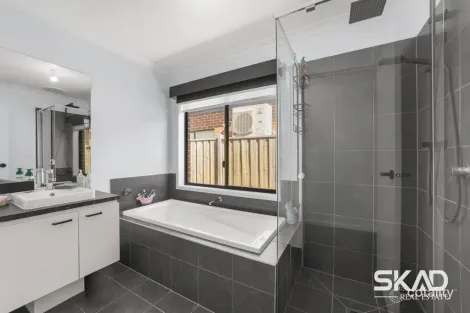 Property photo of 8 Amberfield Street Mickleham VIC 3064