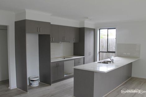 Property photo of 2/31 Kingston Avenue Pakenham VIC 3810