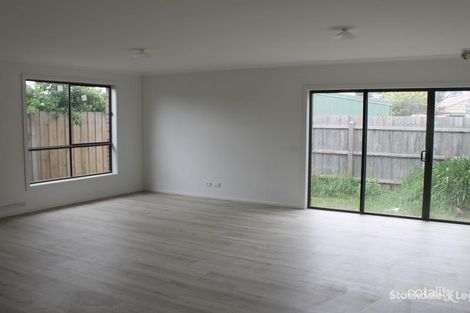 Property photo of 2/31 Kingston Avenue Pakenham VIC 3810