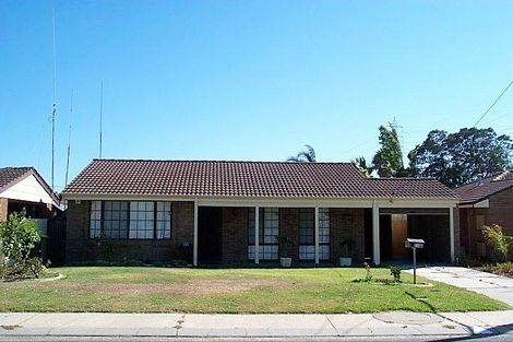 16 Broadwater Gdns, South Lake, WA 6164