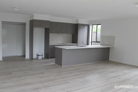 Property photo of 2/31 Kingston Avenue Pakenham VIC 3810