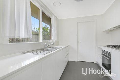 Property photo of 15 Manning Close Hampton Park VIC 3976