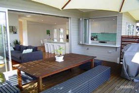Property photo of 27 Moonbeam Crescent Castaways Beach QLD 4567