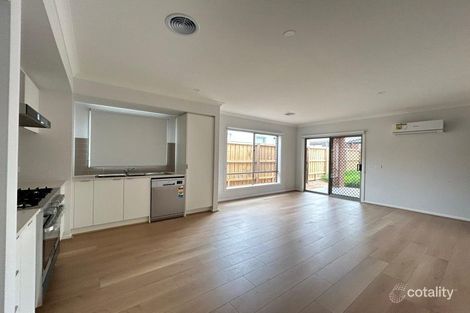 Property photo of 32 Streamlet Boulevard Tarneit VIC 3029