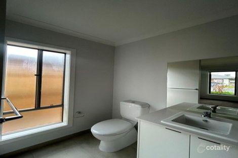 Property photo of 32 Streamlet Boulevard Tarneit VIC 3029