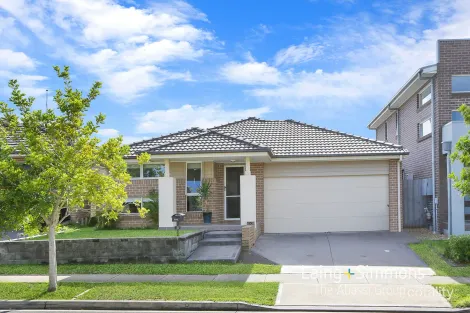 Property photo of 3 Ewan James Drive Glenmore Park NSW 2745