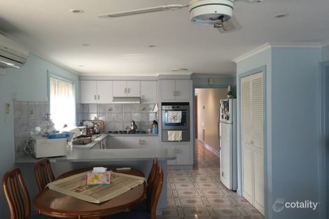 Property photo of 17 Papworth Place Meadow Heights VIC 3048