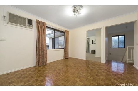 Property photo of 12 Monteith Crescent Endeavour Hills VIC 3802