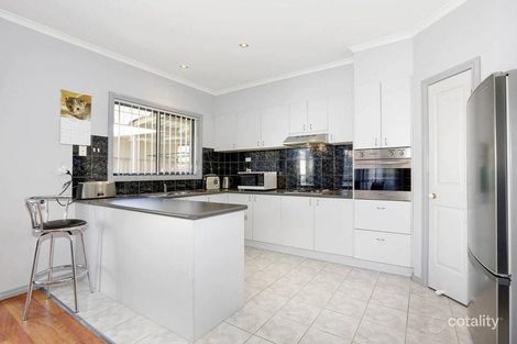 Property photo of 5 Woodbine Close Craigieburn VIC 3064