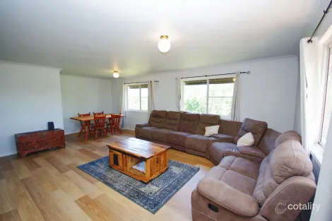 Property photo of 24 Haley Avenue Narrabri NSW 2390