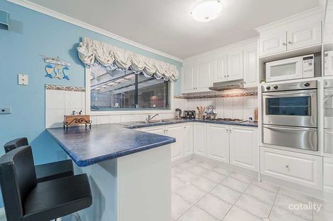 Property photo of 10 Edgecombe Way Roxburgh Park VIC 3064