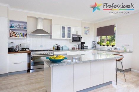 Property photo of 21 Dalkeith Avenue Lake Albert NSW 2650