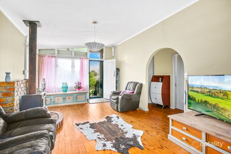 Property photo of 2 Alfred Crescent Lake Illawarra NSW 2528