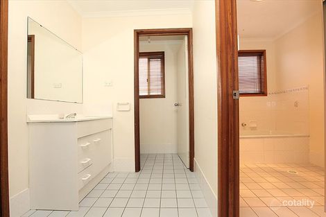 Property photo of 12 Doerner Place Gordon ACT 2906