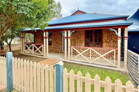 Property photo of 24 Paton Crescent Forest Lake QLD 4078