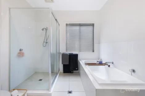 Property photo of 10 Wright Court Upper Coomera QLD 4209