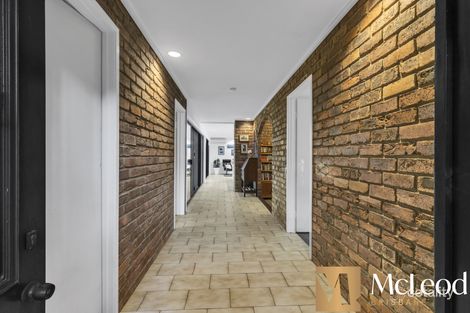 Property photo of 2 Garaboo Street Kenmore QLD 4069