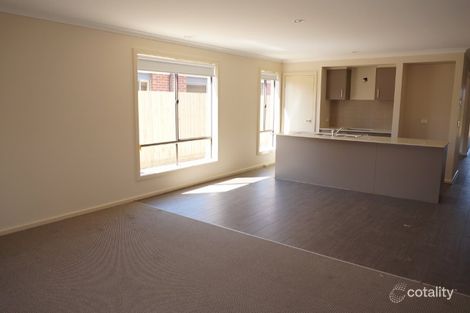 Property photo of 32 Ferrari Drive Cranbourne East VIC 3977