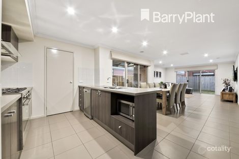 Property photo of 34 Cranbrook Circuit Officer VIC 3809