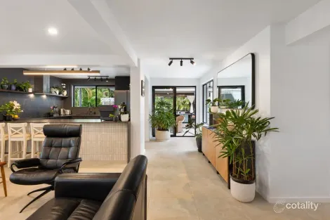 Property photo of 6 Berrimbillah Court Ocean Shores NSW 2483