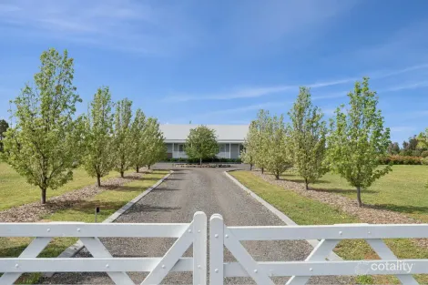 Property photo of 8 Falkirk Crescent Inverleigh VIC 3321