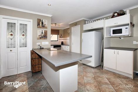 Property photo of 16 Cimberwood Drive Craigieburn VIC 3064