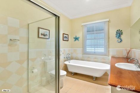 Property photo of 33 McDonald Street Hawthorne QLD 4171