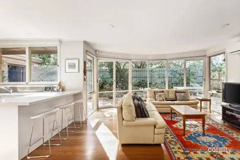 Property photo of 15 The Close Mount Waverley VIC 3149