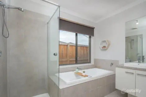 Property photo of 14 Avoca Place Moe VIC 3825