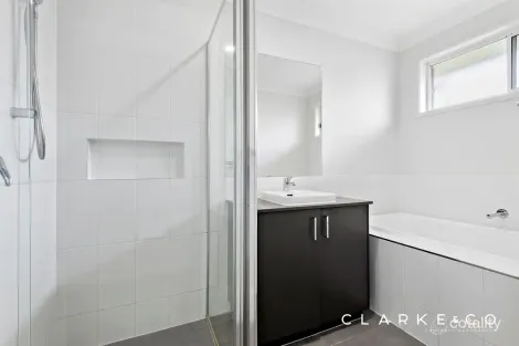 Property photo of 1 Augusta Close Heddon Greta NSW 2321