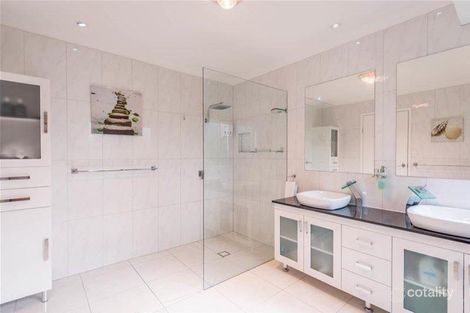 Property photo of 15 Timberlea Court Helensvale QLD 4212