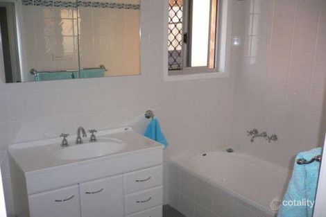 Property photo of 53 Kenley Crescent Macquarie Hills NSW 2285