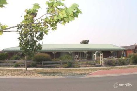 Property photo of 18 Moama Place Rowville VIC 3178