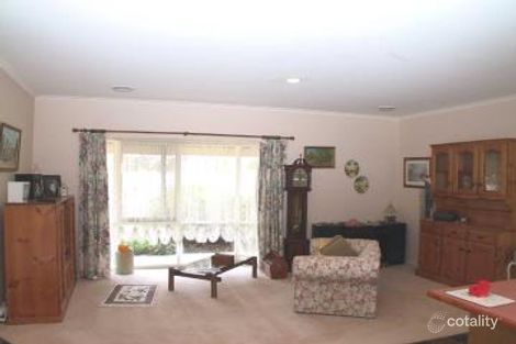 Property photo of 18 Moama Place Rowville VIC 3178