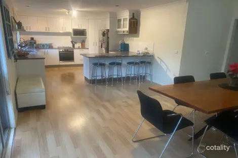 Property photo of 28 Lewana Close Lilli Pilli NSW 2536