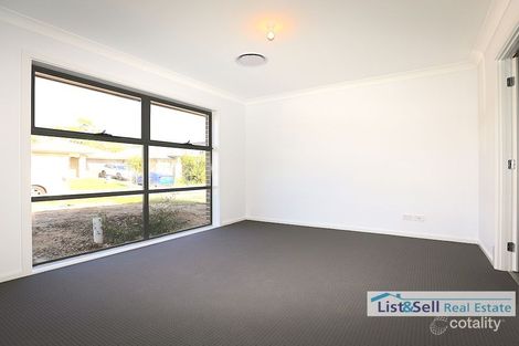 Property photo of 33 Kingsbury Street Airds NSW 2560