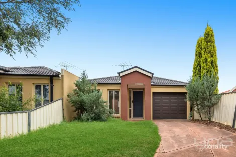 2/3 Balmoral Cl, Hillside, VIC 3037