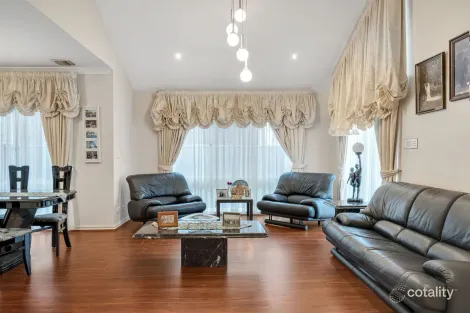 Property photo of 14 Benaud Close Keilor East VIC 3033